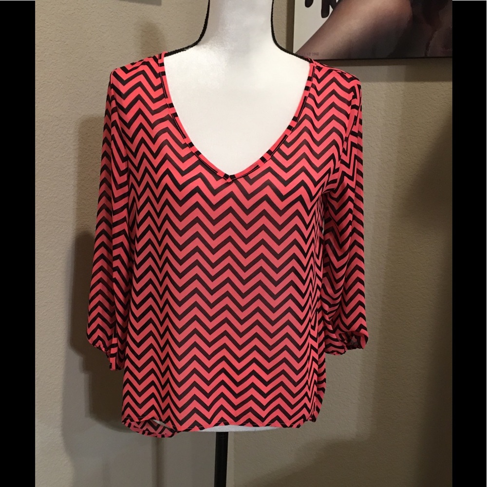 Coral & Black Hi/Low V-neck Top by American Dream - Small